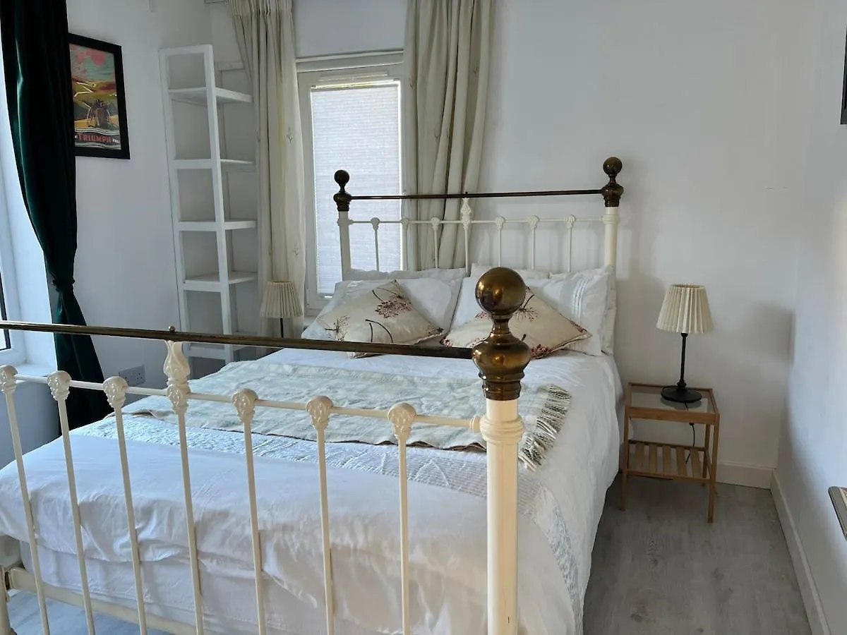 Apartman Self-Contained Ground Level Cottage With Hill View Edinburgh