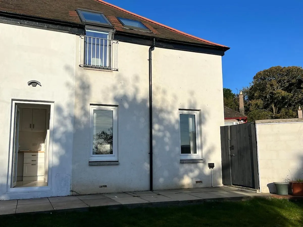 Self-Contained Ground Level Cottage With Hill View Edinburgh Apartman