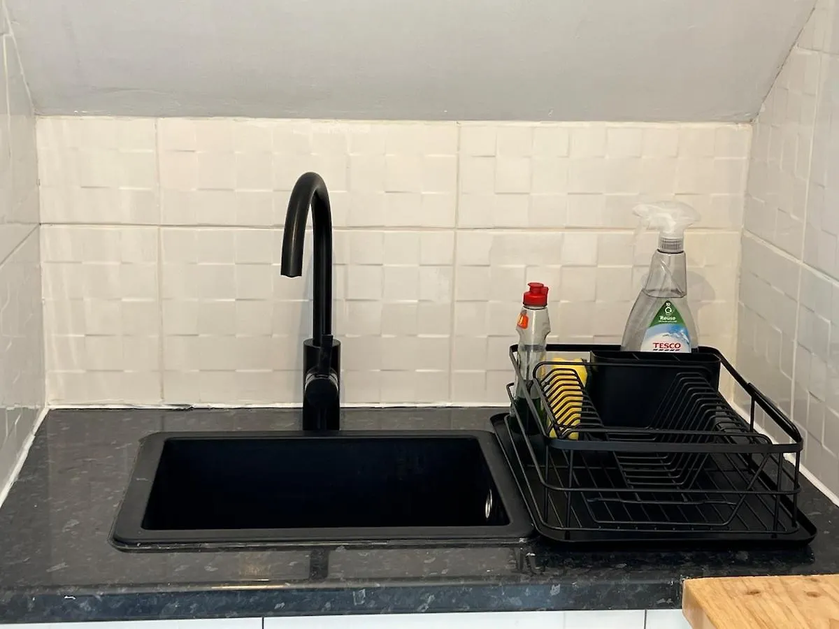 Apartman Self-Contained Ground Level Cottage With Hill View Edinburgh